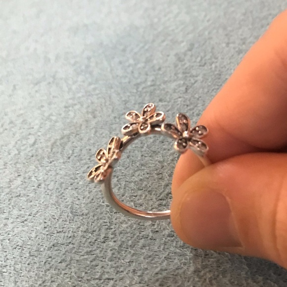 Pandora flower ring - Picture 3 of 3